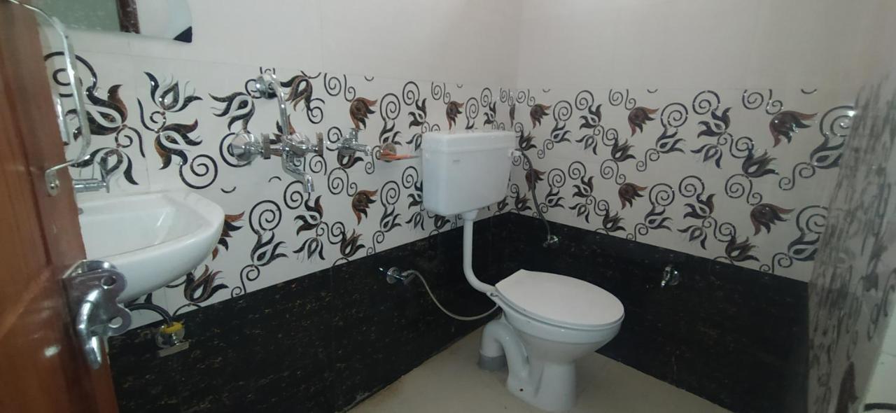 Hotel Comfort Inn Homestay Dehradun Exteriör bild