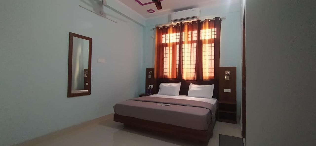 Hotel Comfort Inn Homestay Dehradun Exteriör bild