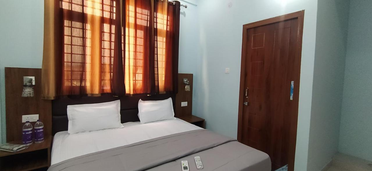 Hotel Comfort Inn Homestay Dehradun Exteriör bild
