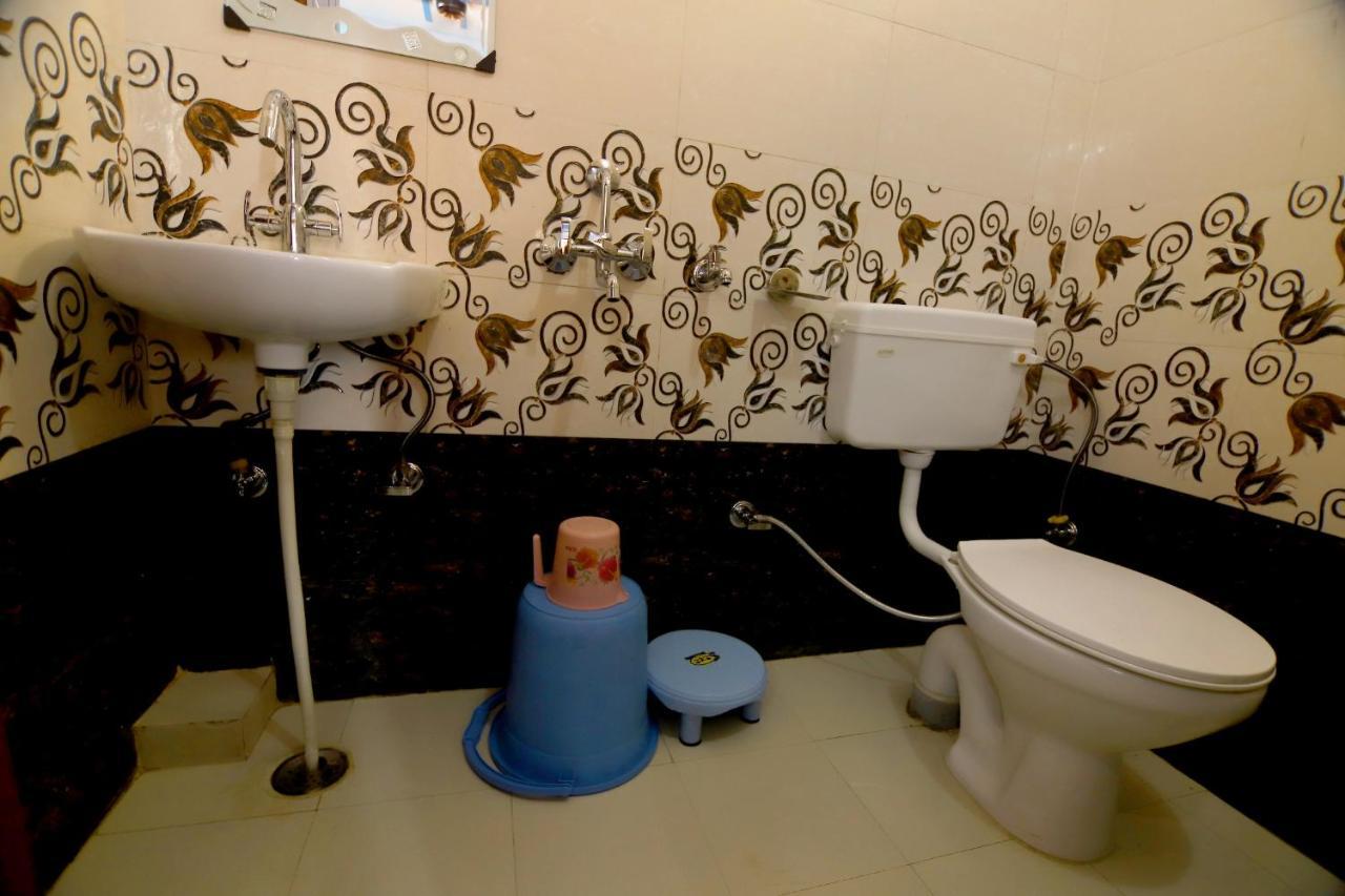 Hotel Comfort Inn Homestay Dehradun Exteriör bild